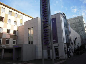 Ansicht des Dortmunder Schauspielhauses - Aufnahme von 2009. (Foto: Bernd Berke)